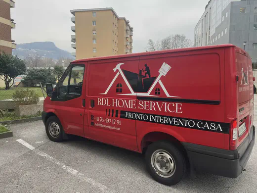Furgone attrezzato RDL Home Service per ristrutturazioni e imbiancature professionali a Lugano