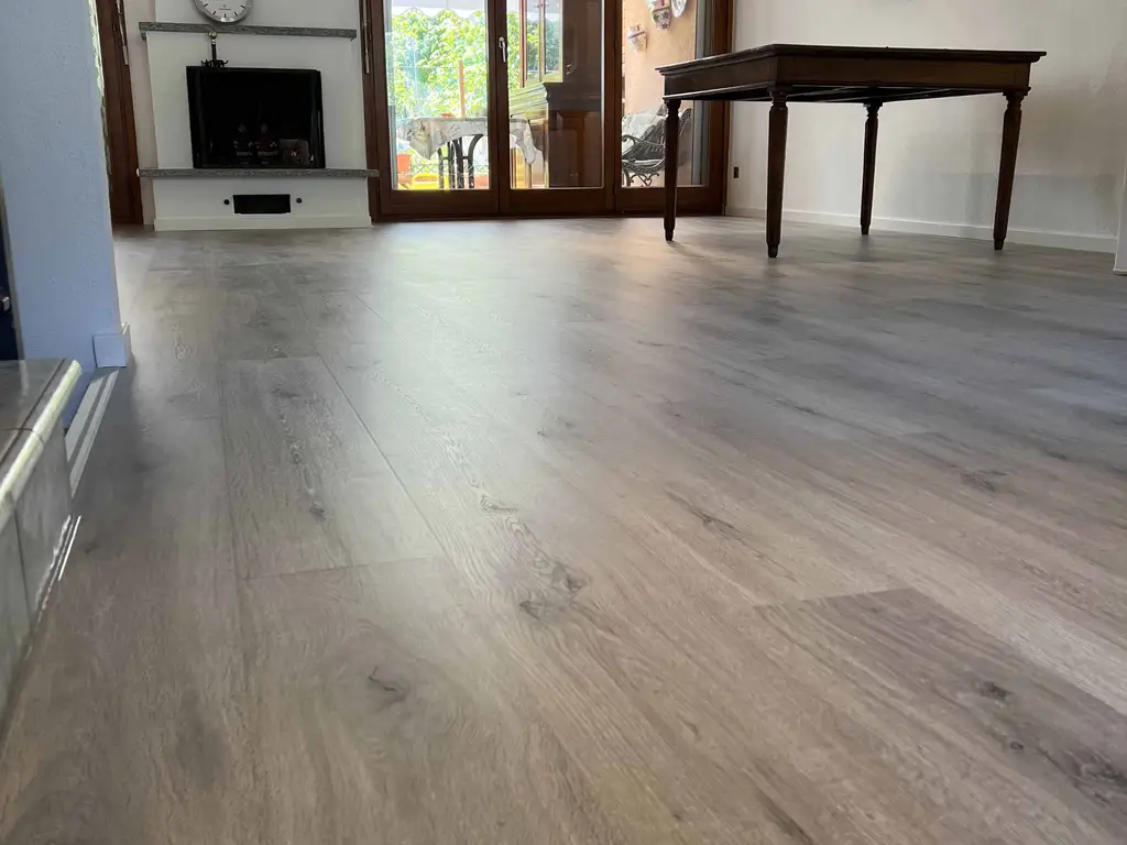Pavimento Laminato Premium - Posa professionale laminato effetto legno in appartamento 120mq - Lugano - RDL Home Service