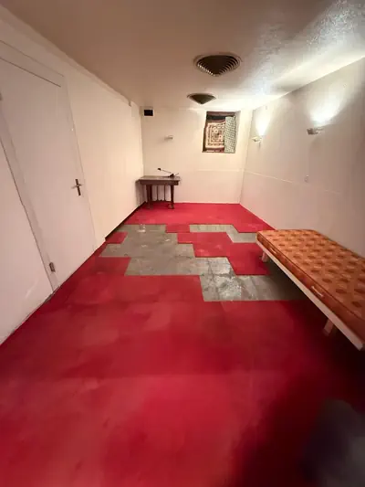 Prima: Pavimento SPC in una casa di interesse storico - Vecchia moquette rimossa e nuovo pavimento SPC effetto legno - RDL Home Service
