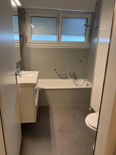 Prima: Sostituzione della vasca con piatto doccia - Vasca rimossa e sostituita con piatto doccia e box in vetro - RDL Home Service